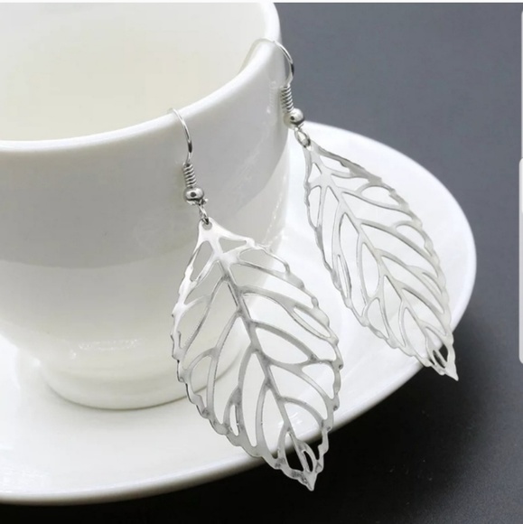 🍉 New Silver Leaf Earrings - Picture 2 of 2